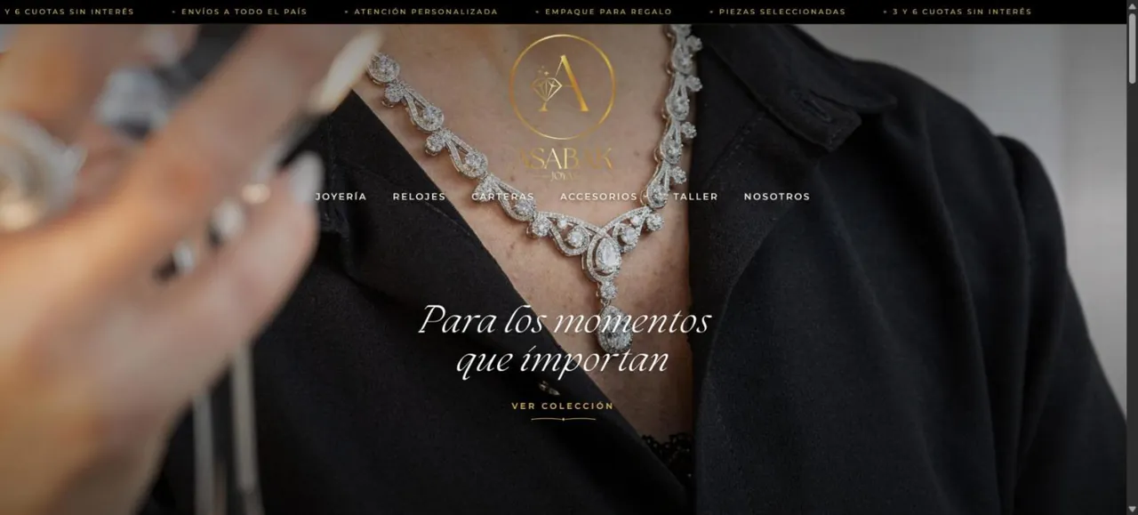 Portada de la tienda Asabak, con el collar de la campaña y el menú principal